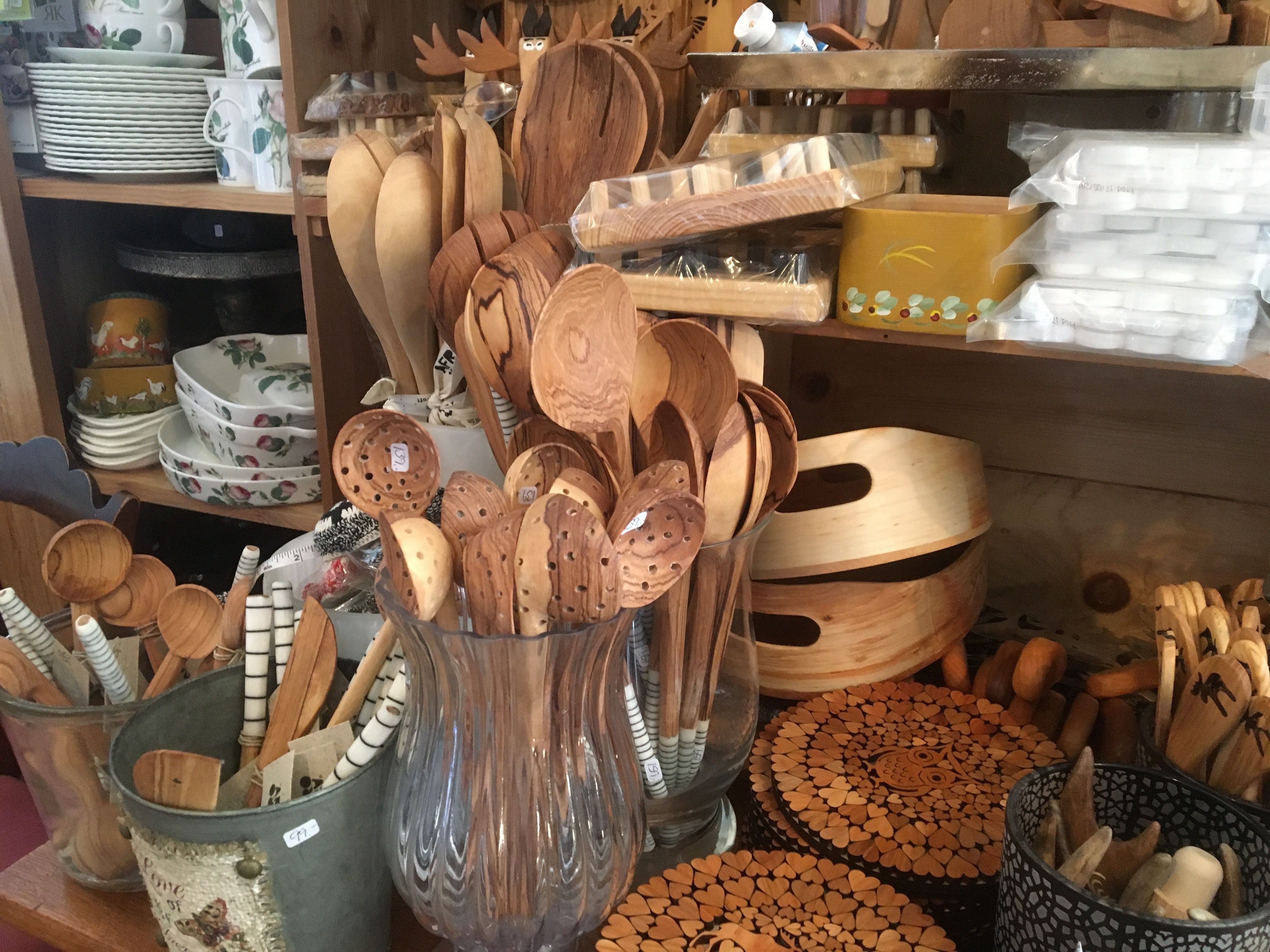 wooden spons and bowls