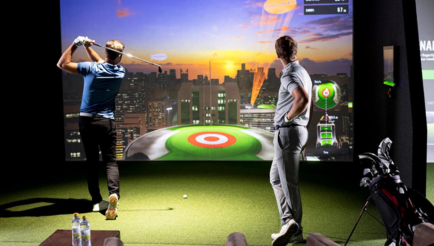 men playing golf at Bygolf Skien