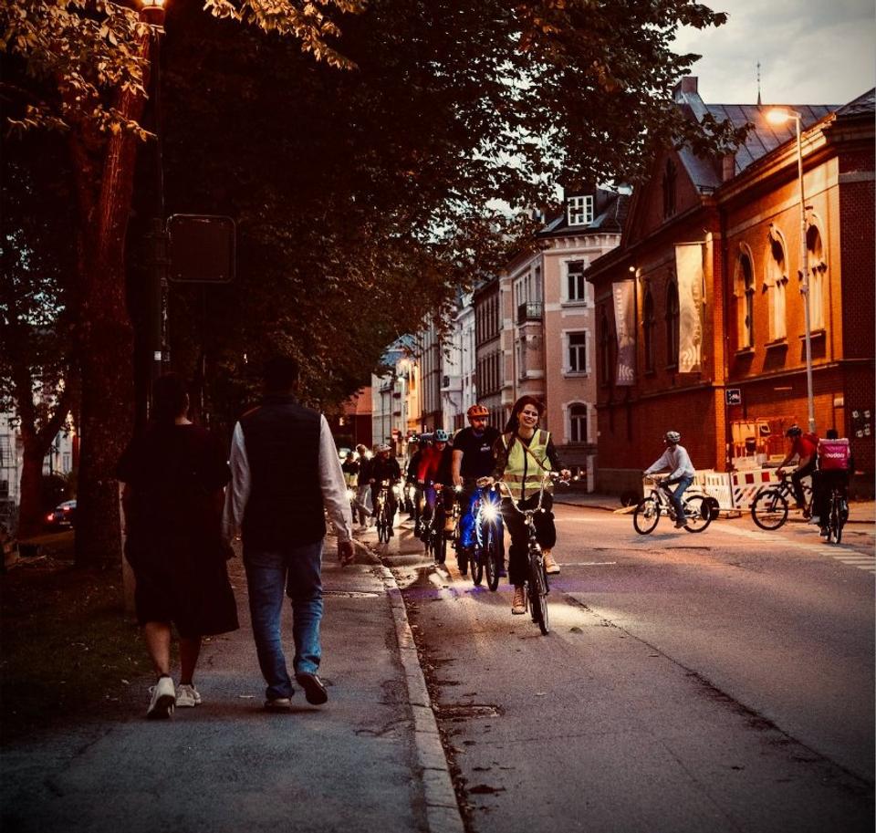 Trondheim's longest, illuminated bicycle train