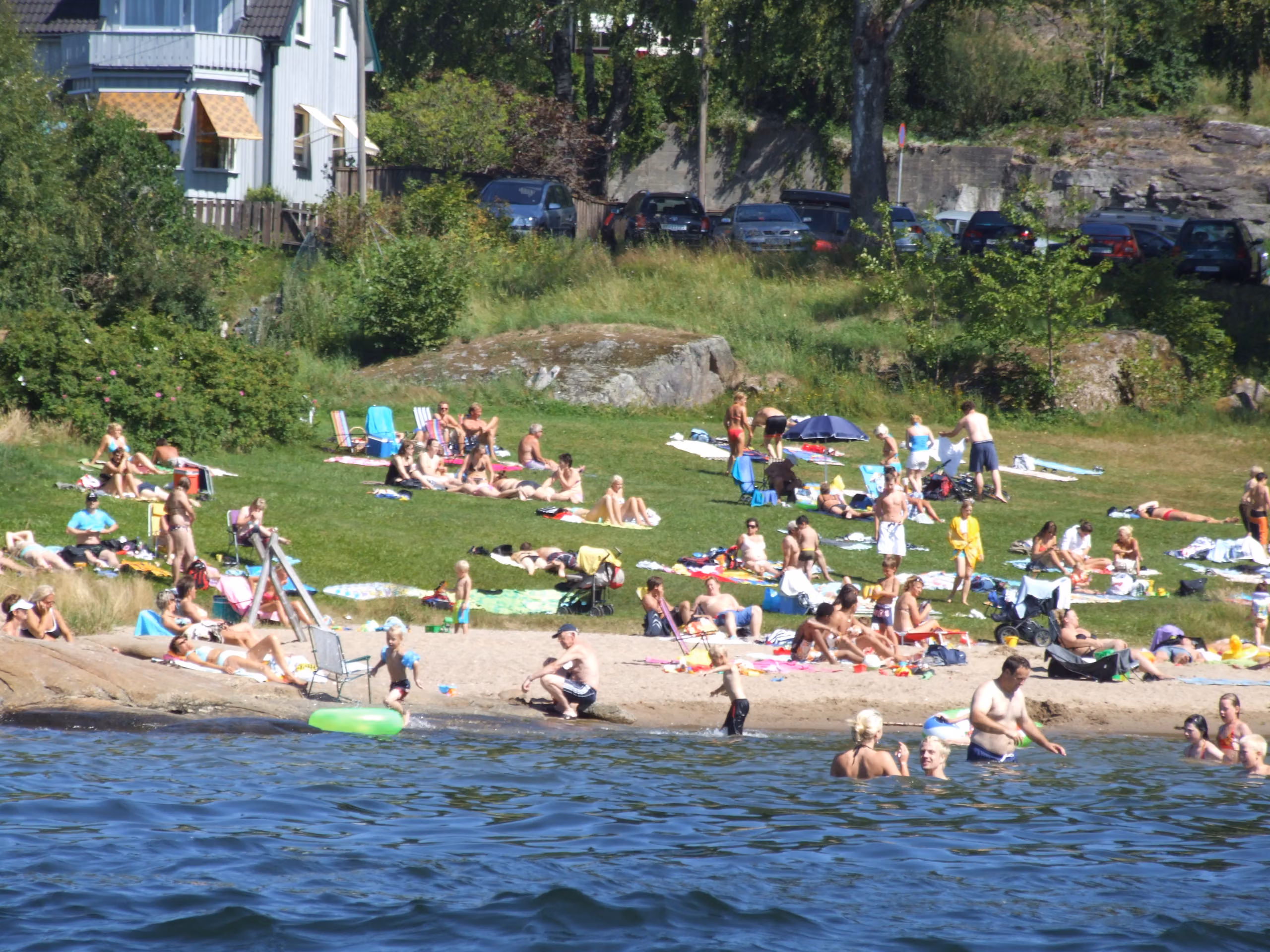 people bathing at Røra bathing place in Porsgrunn