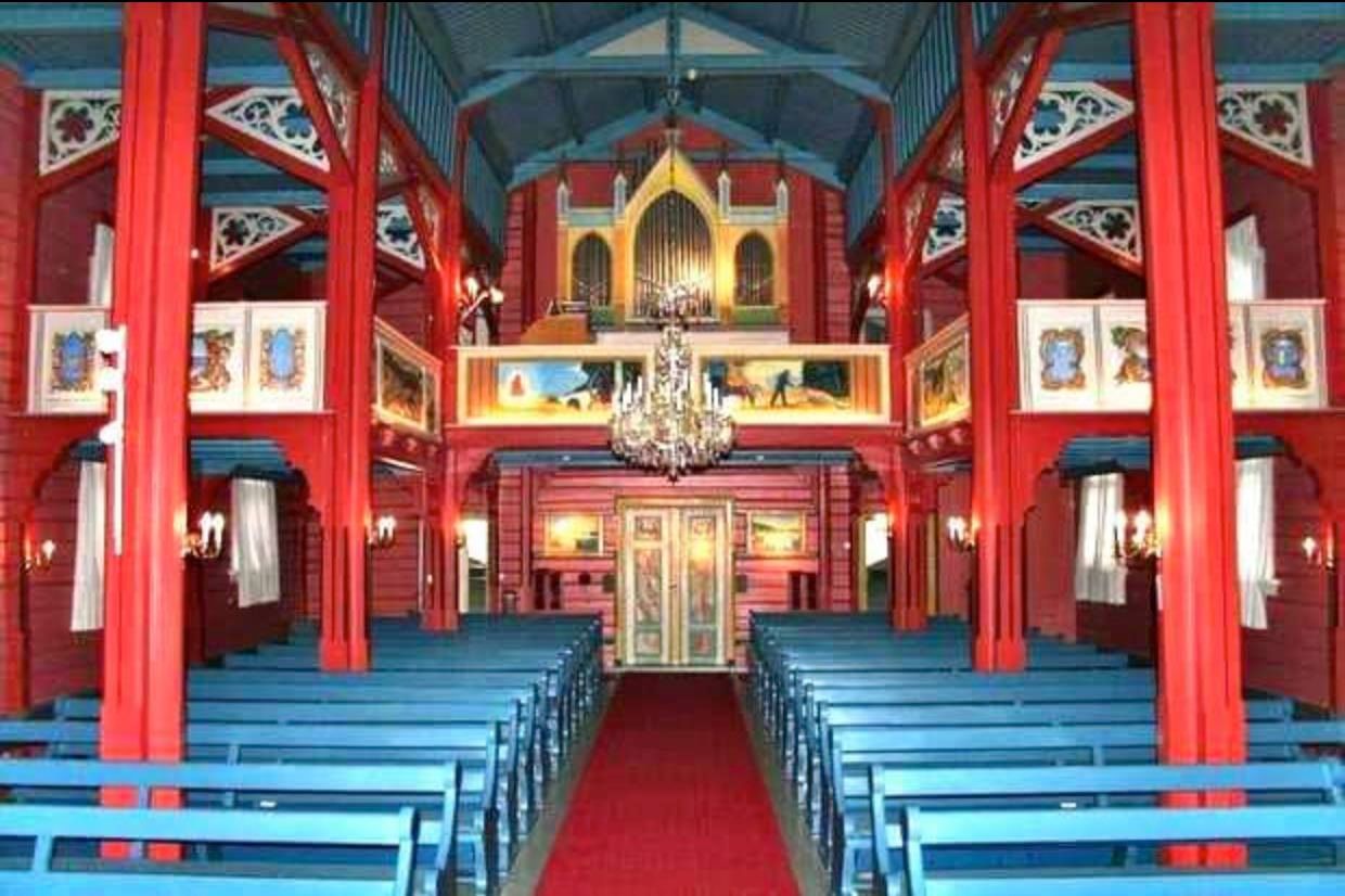 Holmsbu church interior in blue and red