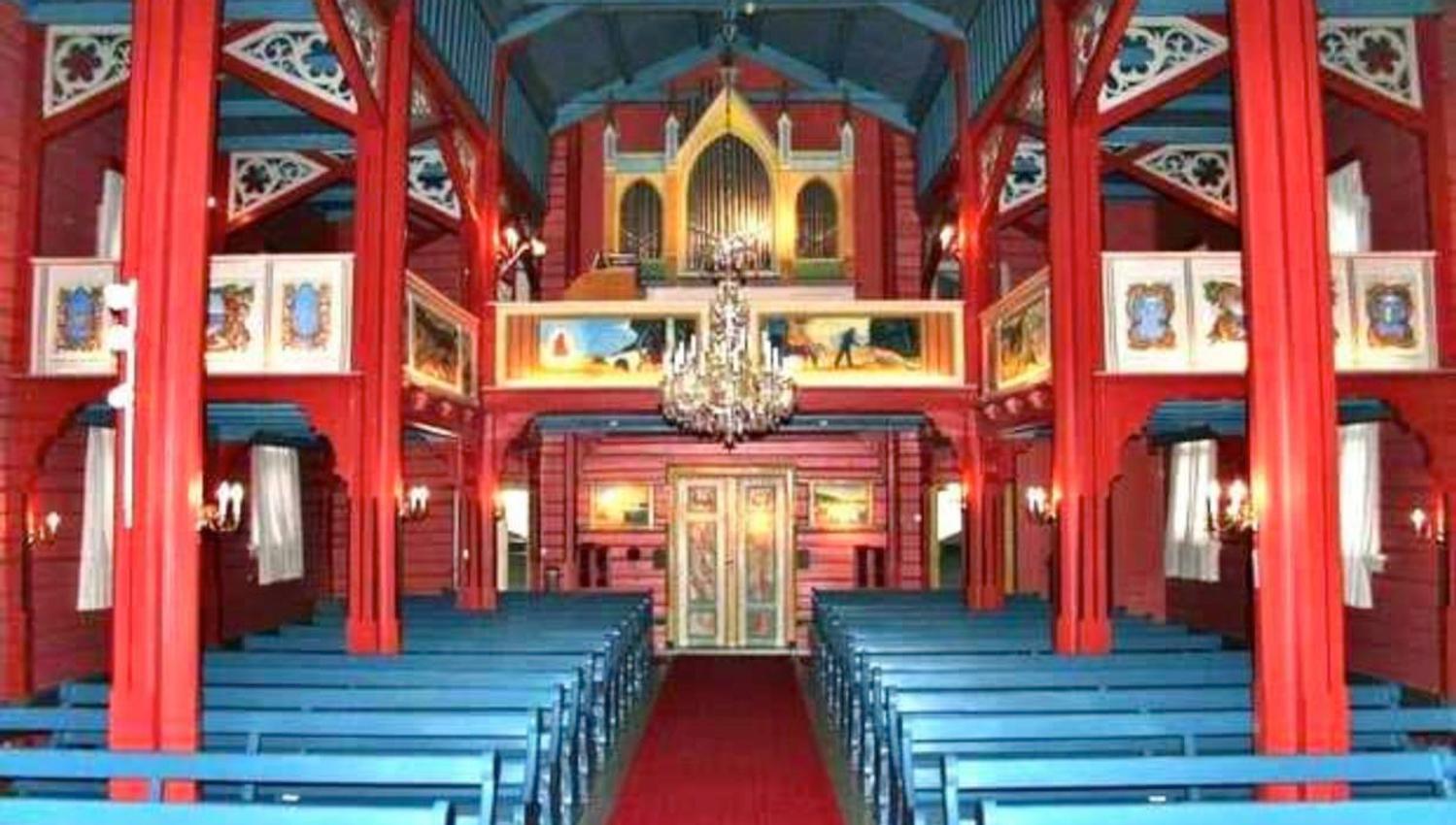 Holmsbu church interior in blue and red