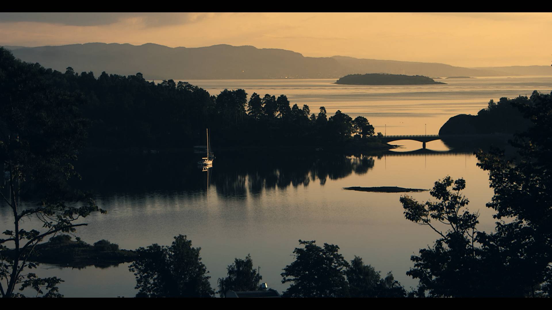 Nature picture over the water