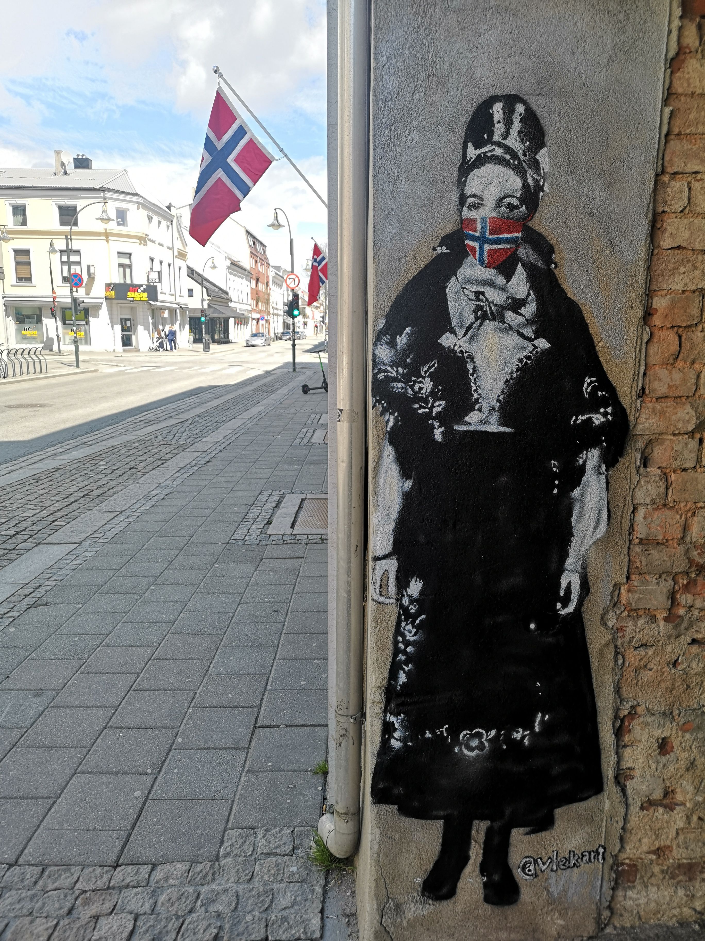 Koronainspirert gatekunst i Kristiansand av Arne Vilhelm Tellefsen
