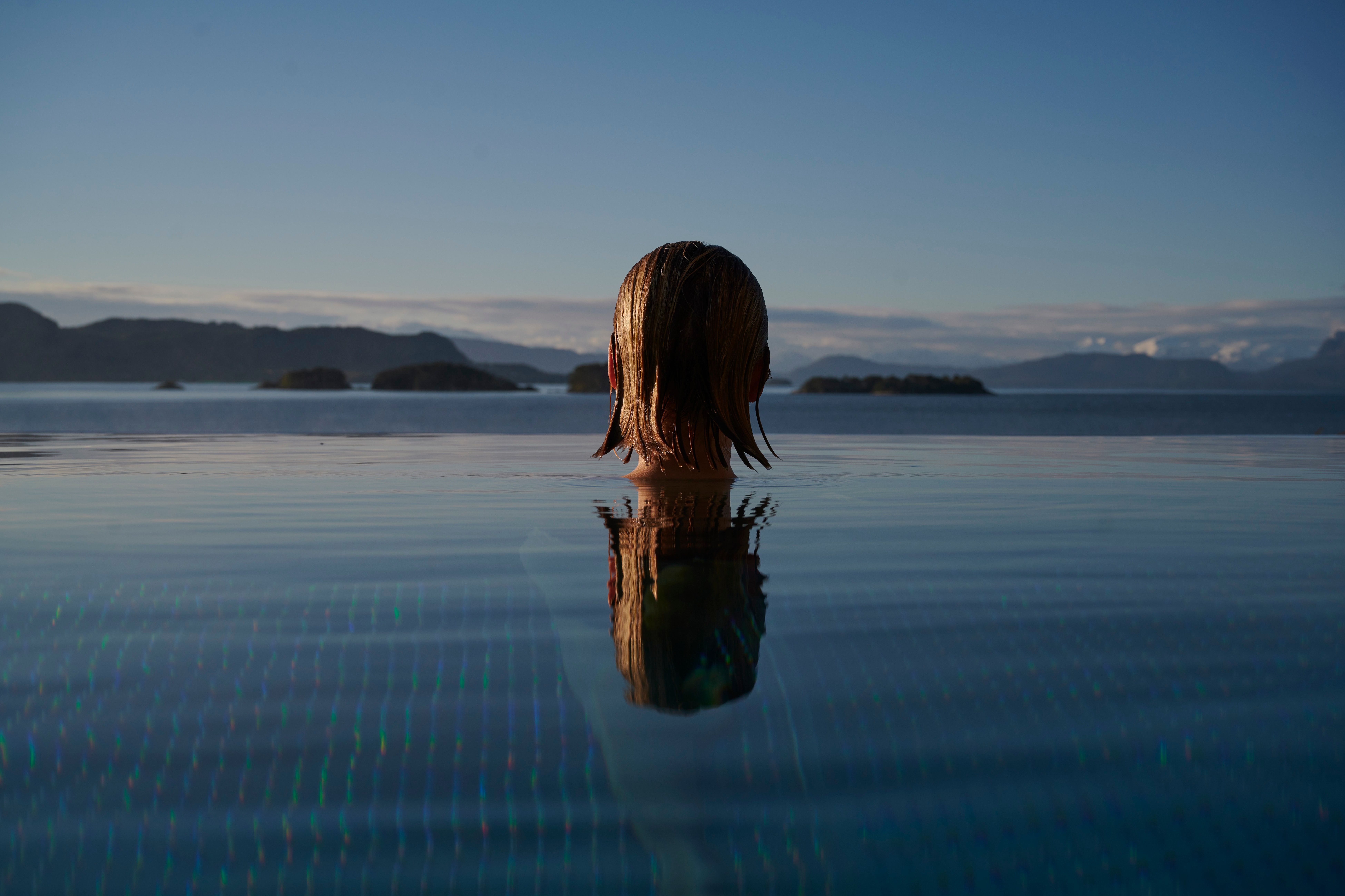 10.Outdoor pool with infinity line
