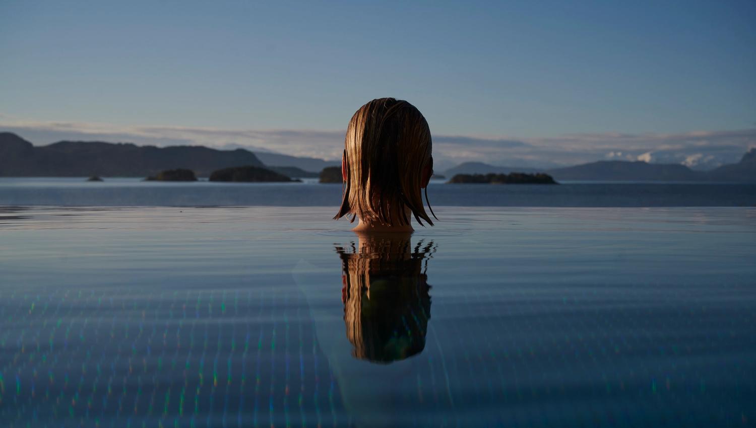 10.Outdoor pool with infinity line