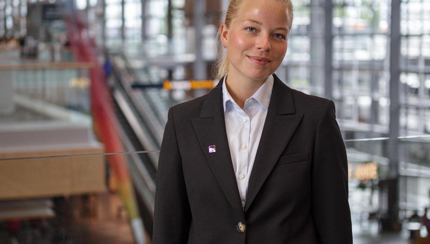 Protocol Officer: travel service