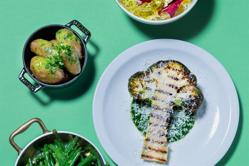 Grillet brokkoli og annet tilbehør