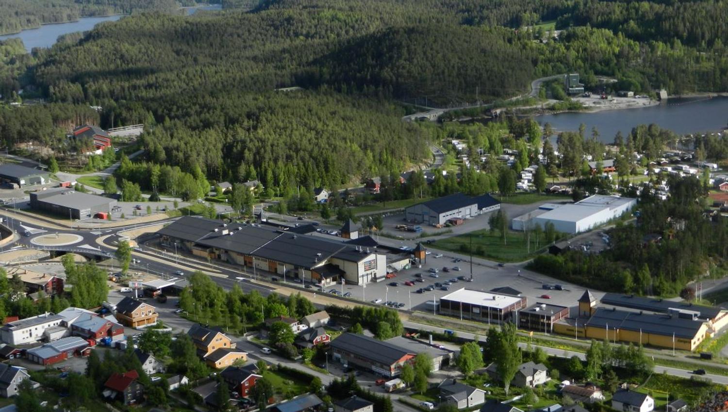 Oversiktsbilde Leira med Amfi Valdres