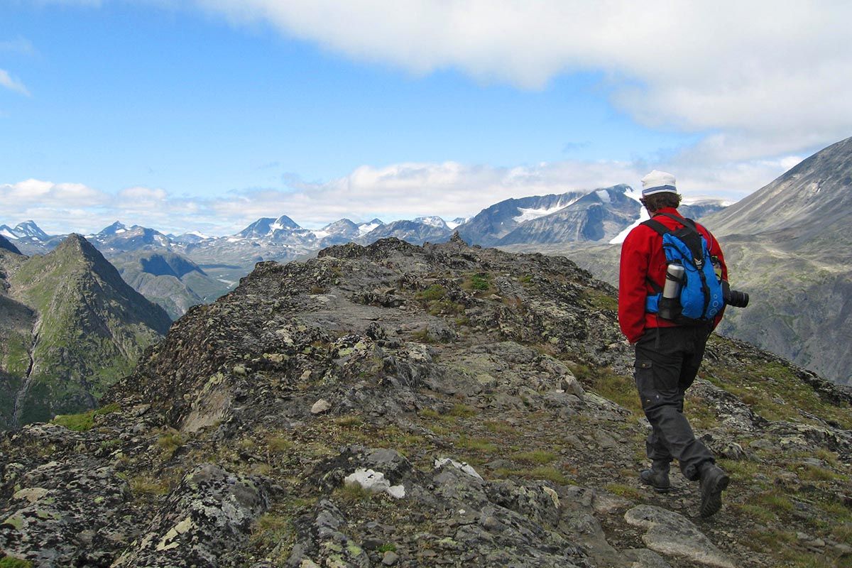 Guidet topptur med flott utsikt til høye fjell