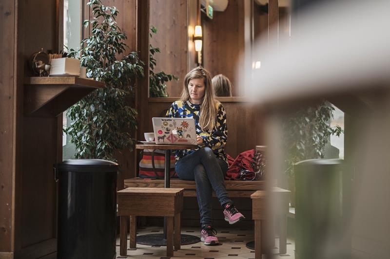 woman working on her laptop from the café