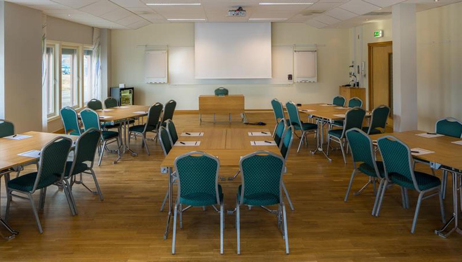 conferense room with table and chairs