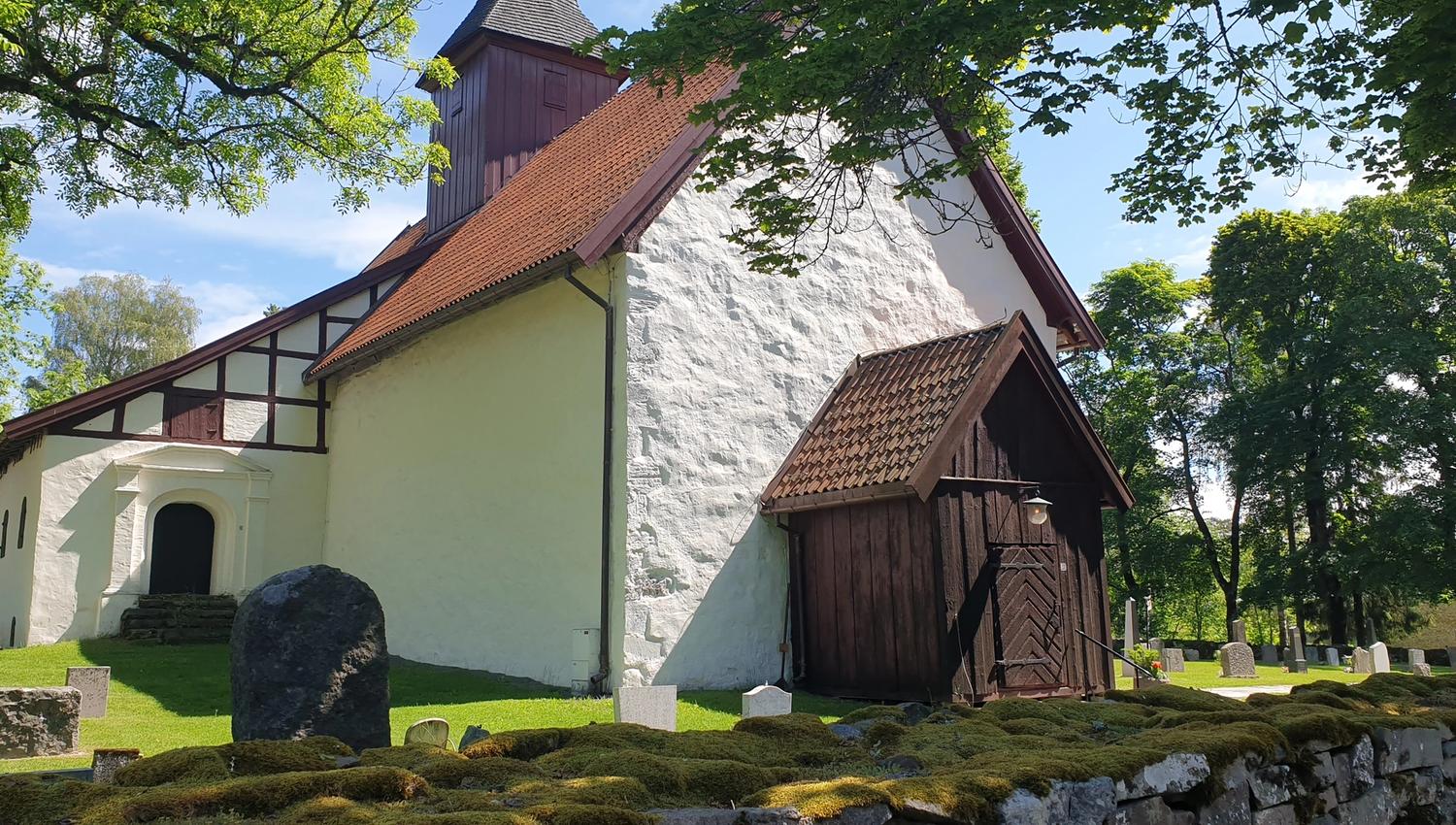 Tanum kirke _foto c Patricia P1952