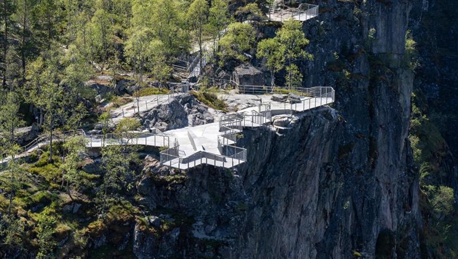 One of the built-up plateaus at Vøringsfossen