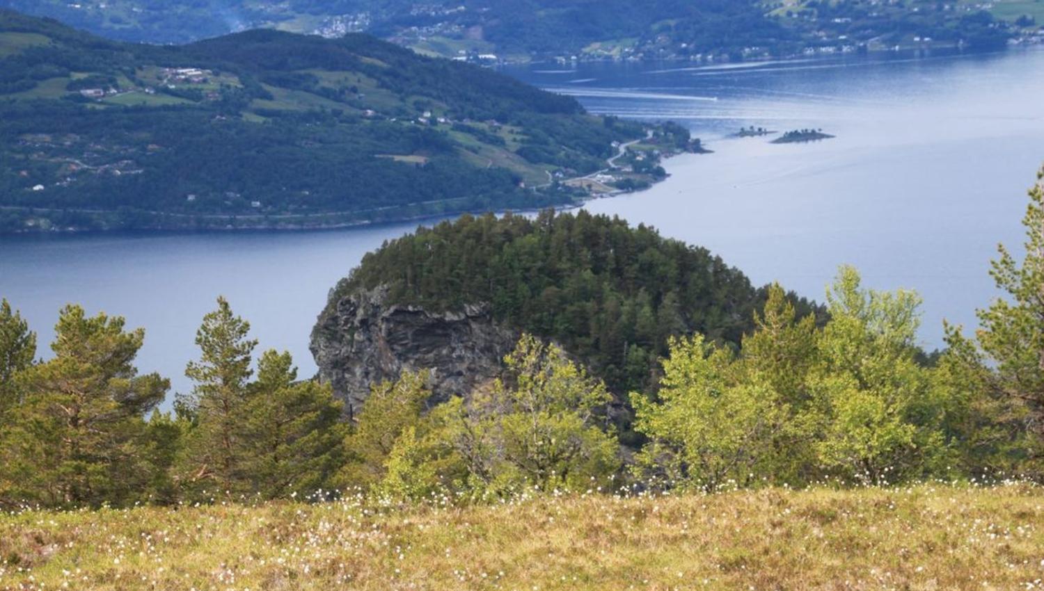 Utsikt mot Jonahorn og Aksnes