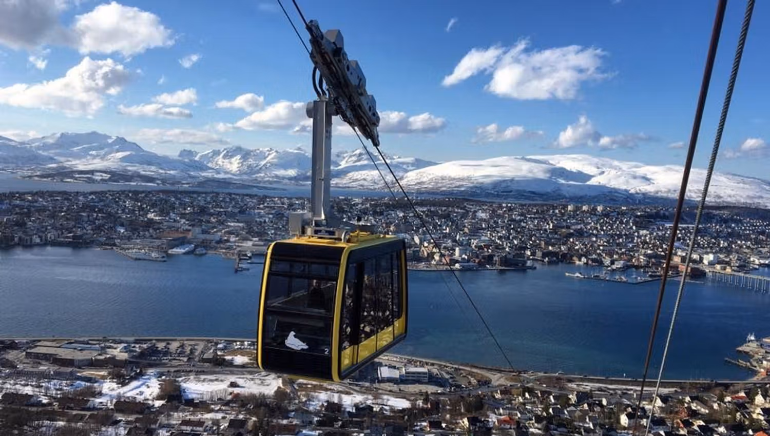 Fjellheisen med Tromsø i bakgrunnen