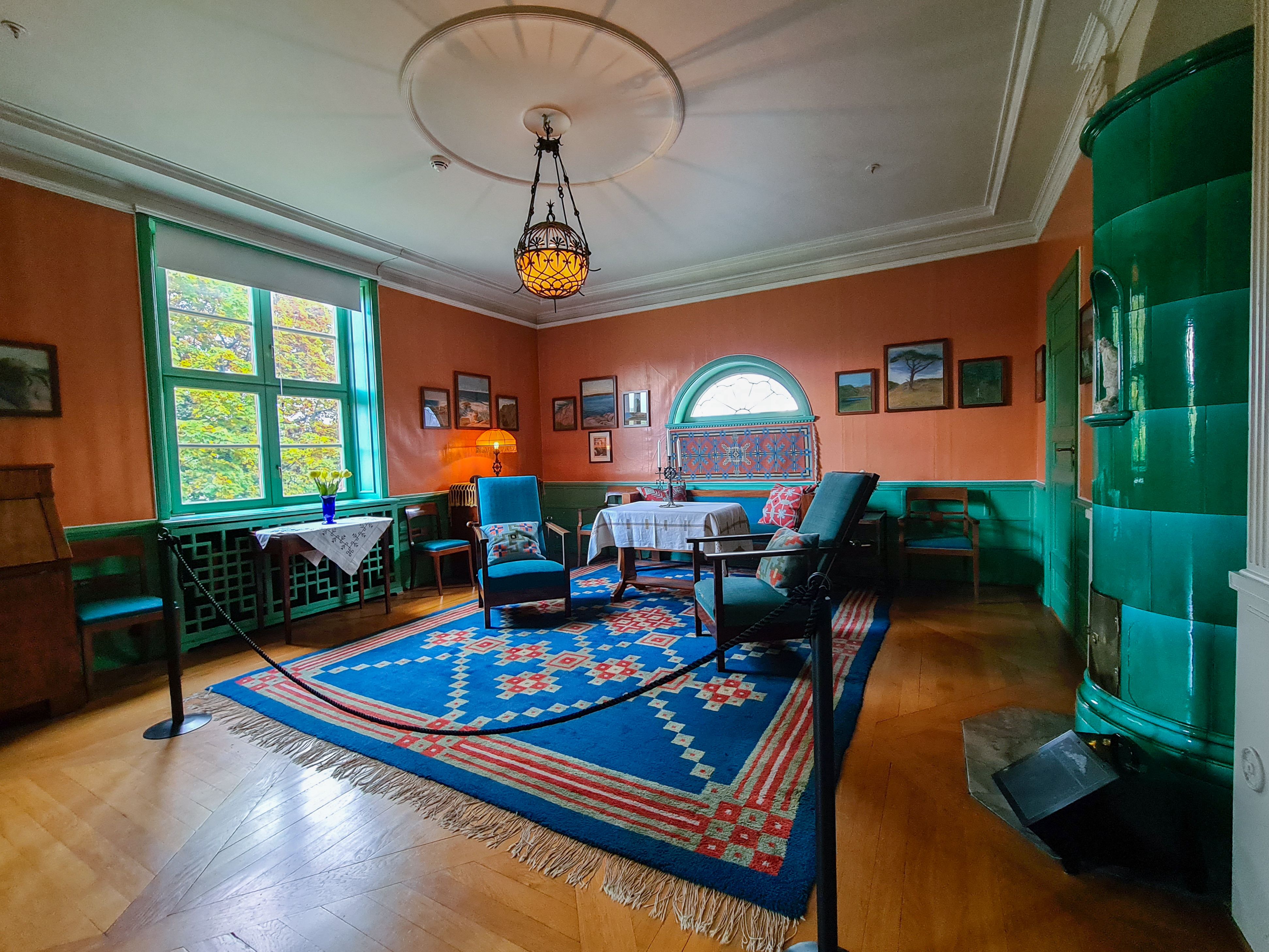 Vigeland's apartment.