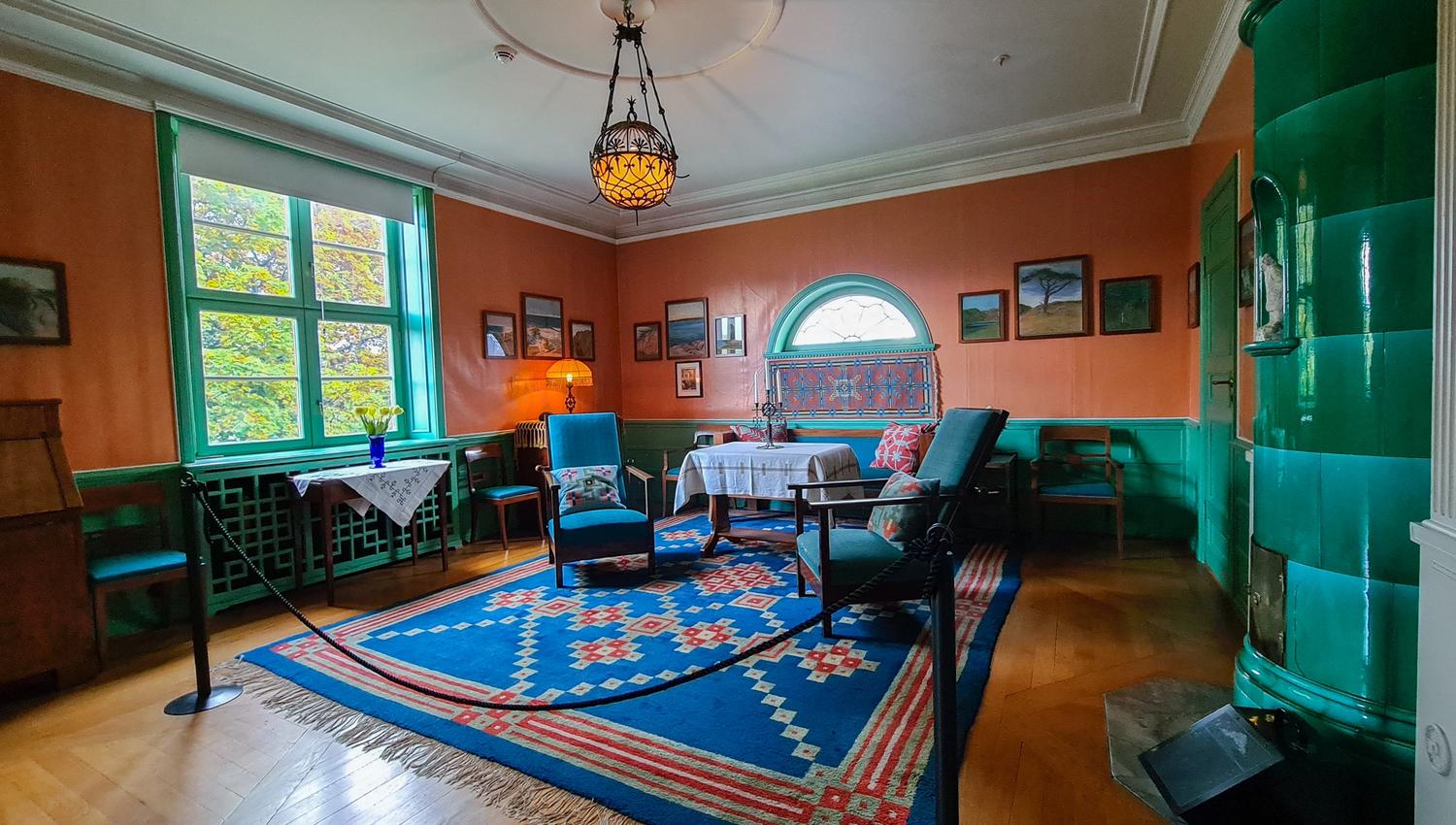 Vigeland's apartment.