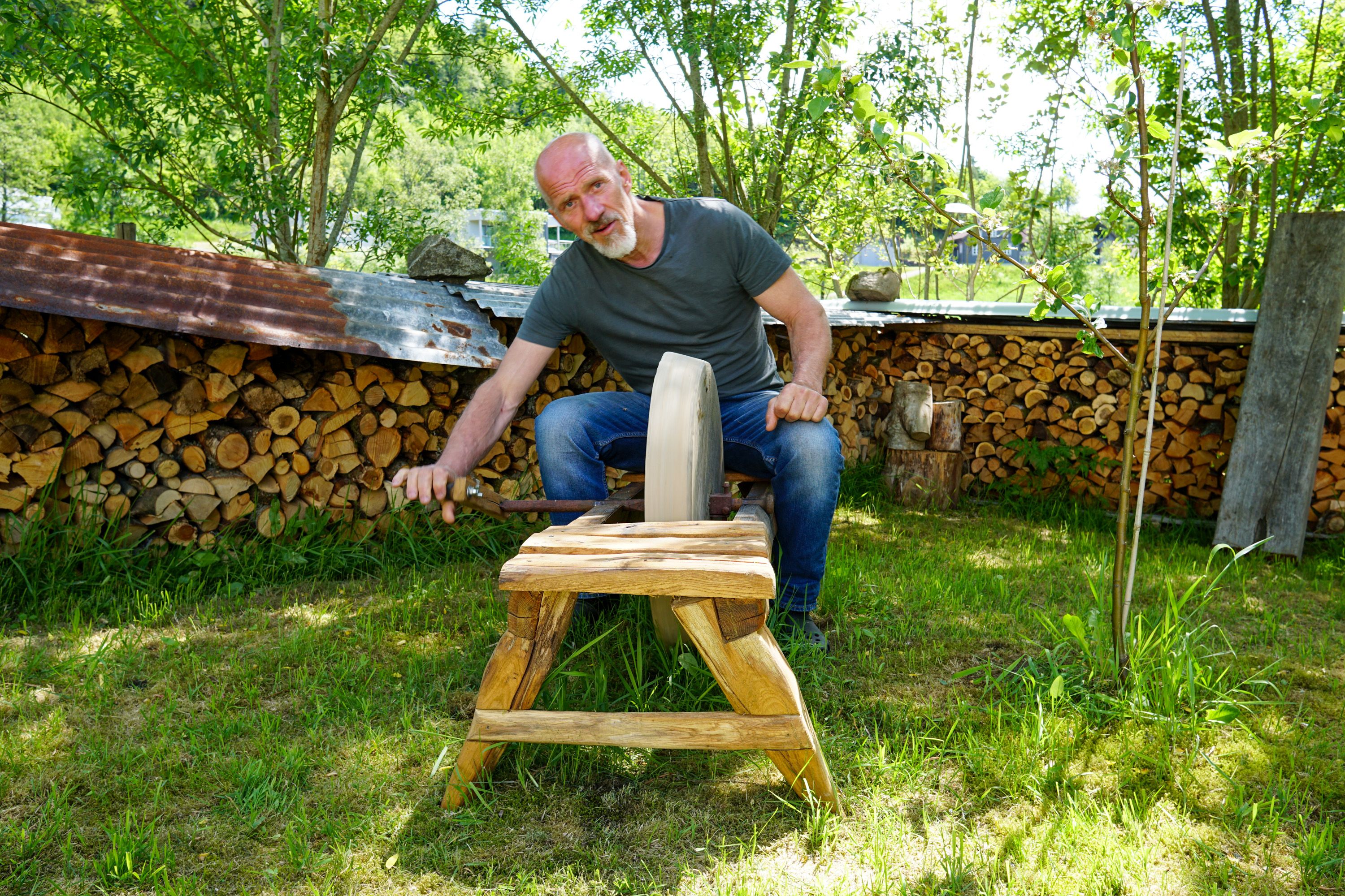 Billedhugger Jon Aslak Fintland