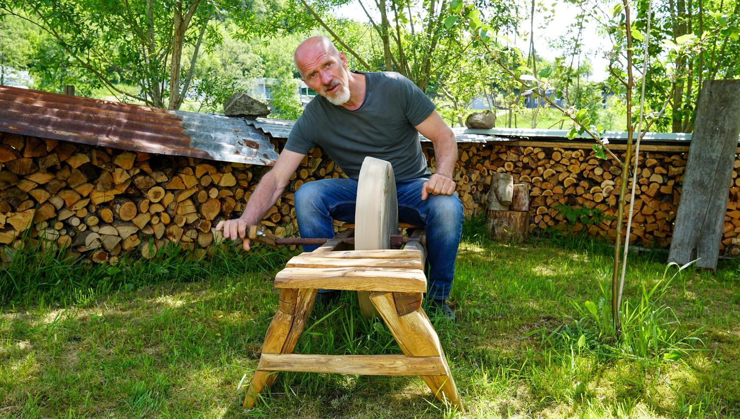 Billedhugger Jon Aslak Fintland