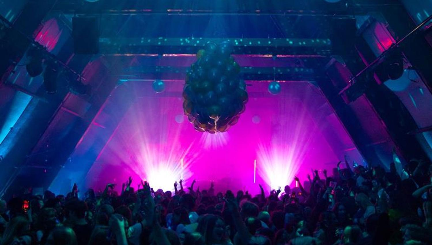 konsert inne på SALT med mange gjester