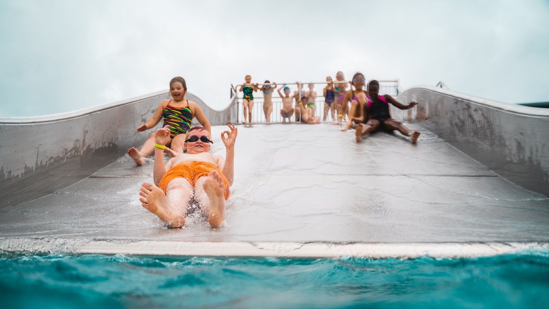 Many peaple taking the slide down