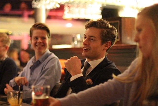 Guests having drinks at Toppen bar