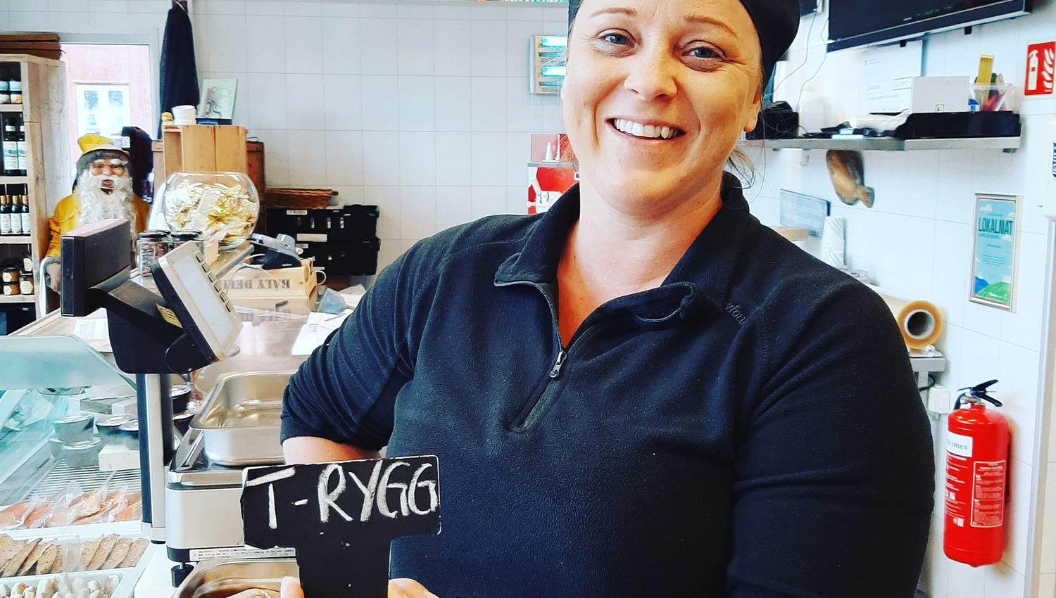 Smiling employee at Jentan på Båly