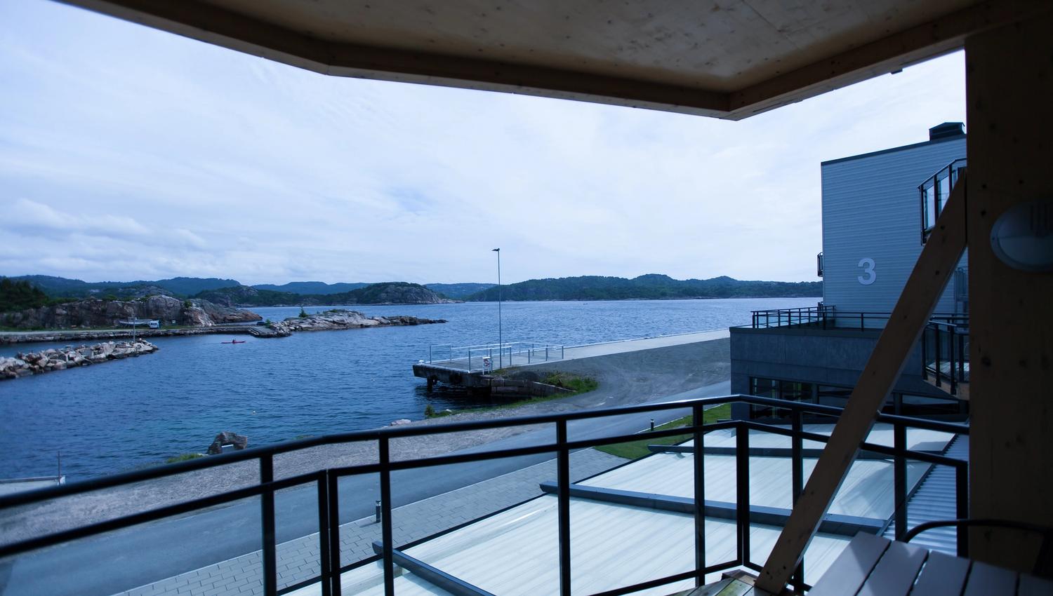 Lindesnes Havhotell - Utsikt ut mot havet, overskyet men pent vær