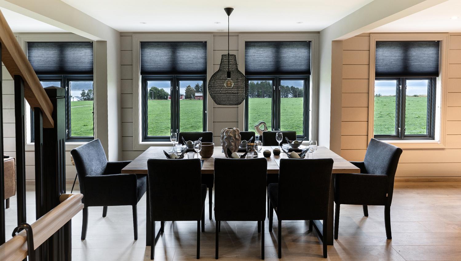 Spisestue hos GODØ LODGE