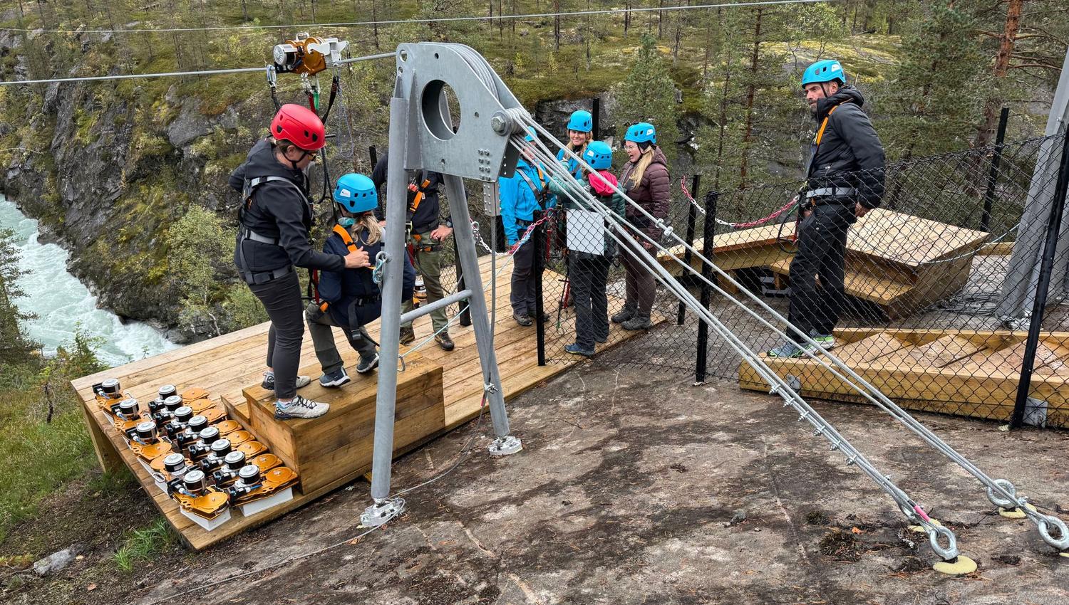 SkyRavn Zipline - IceTroll