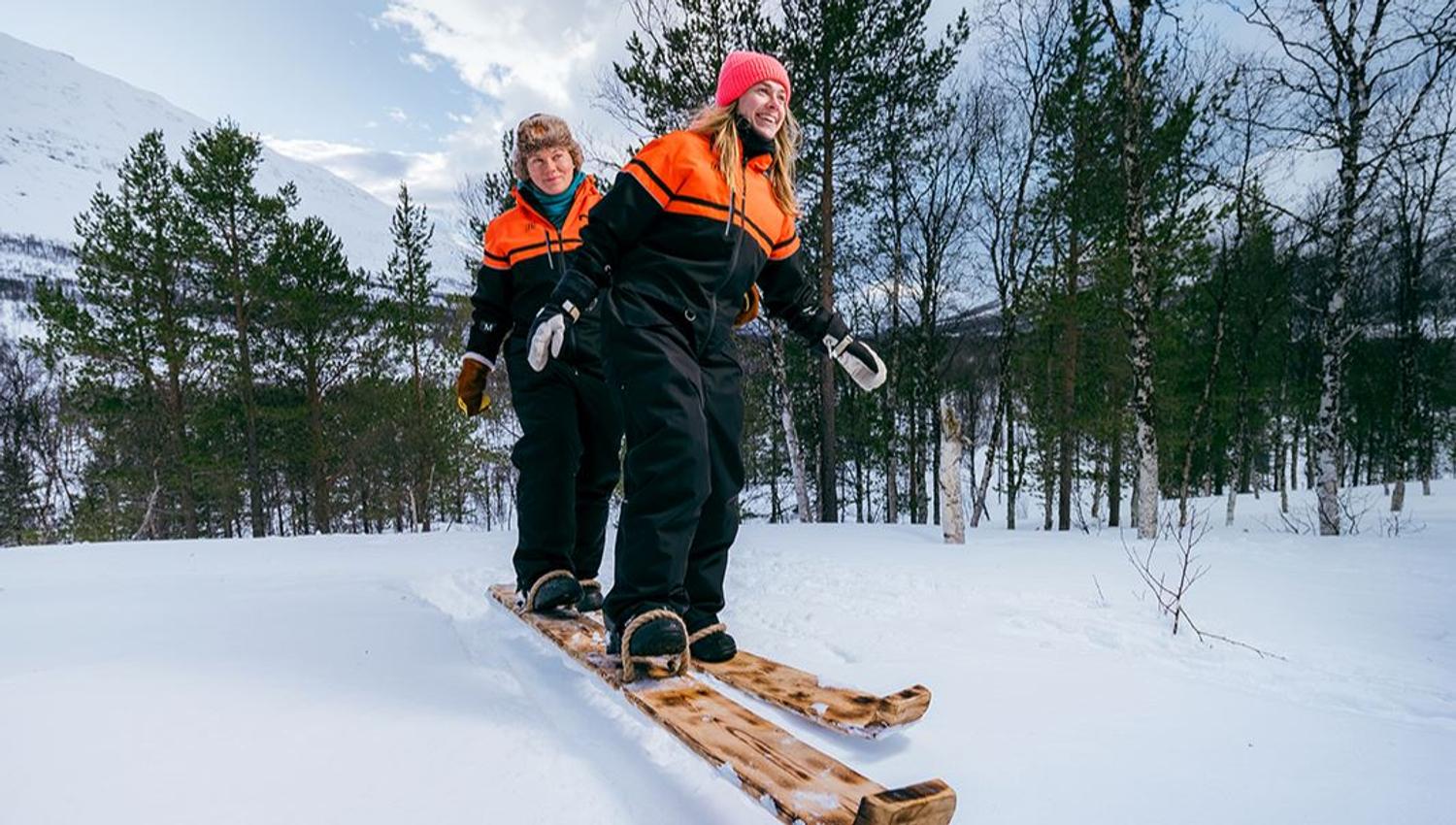 Guests try "tandem skis"