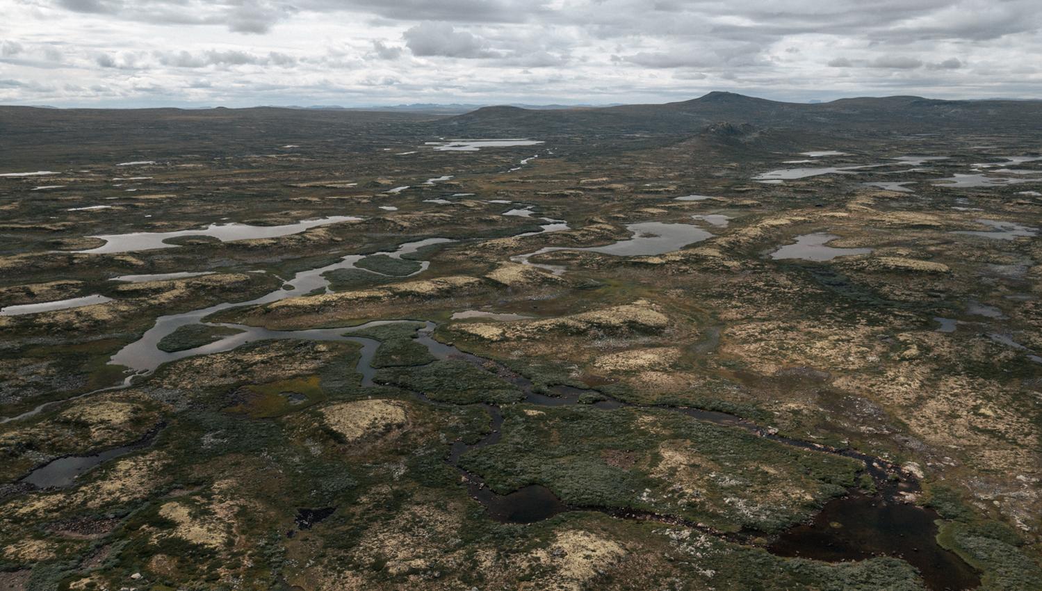 A drone photo of some rivers in the Hardangervidda landscape.