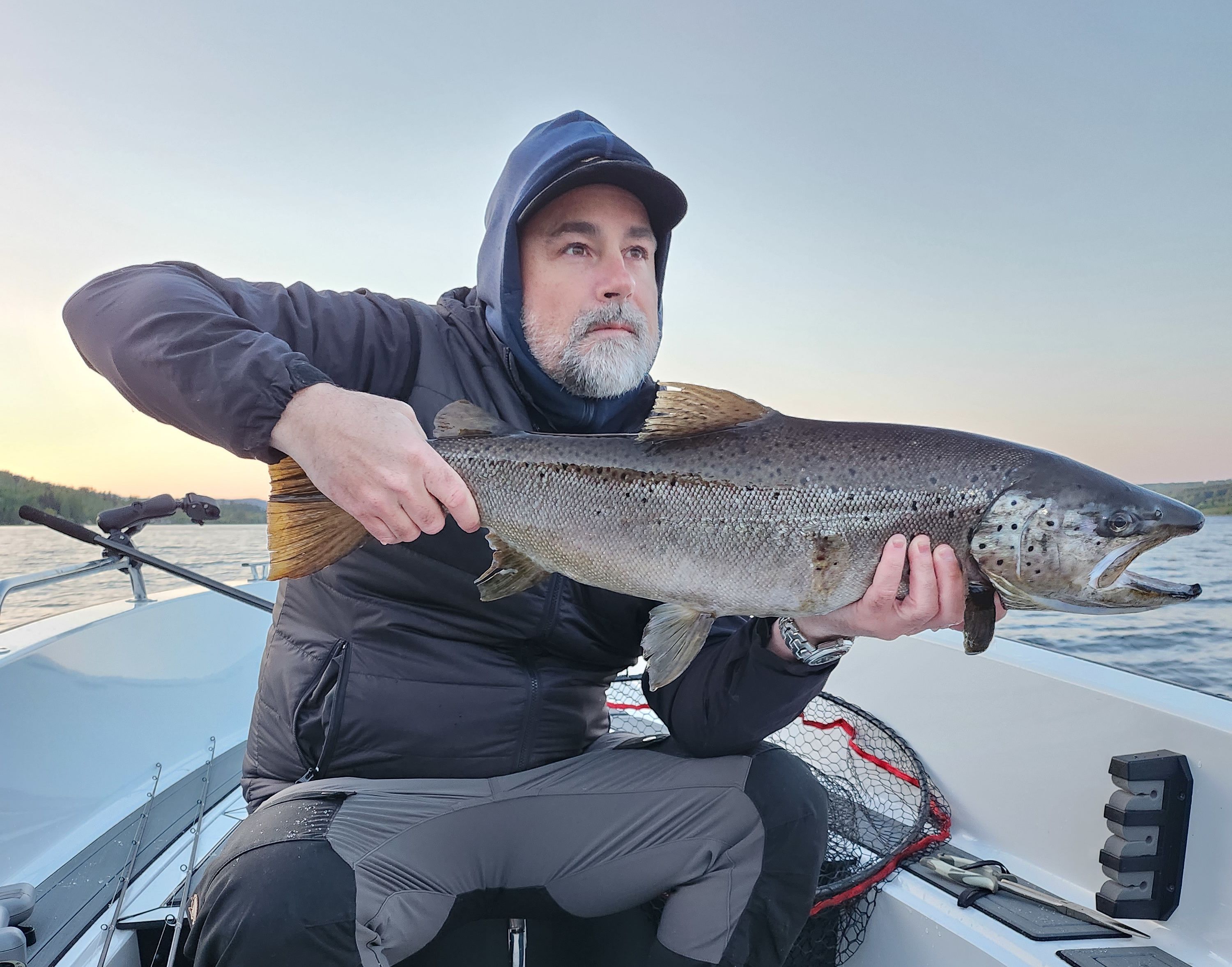 Go fishing_Terje med gjedde i båt