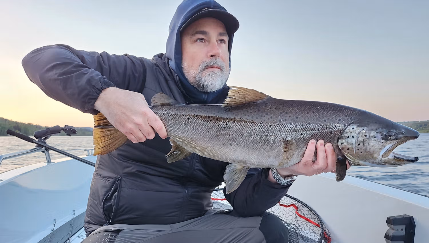 Go fishing_Terje med gjedde i båt