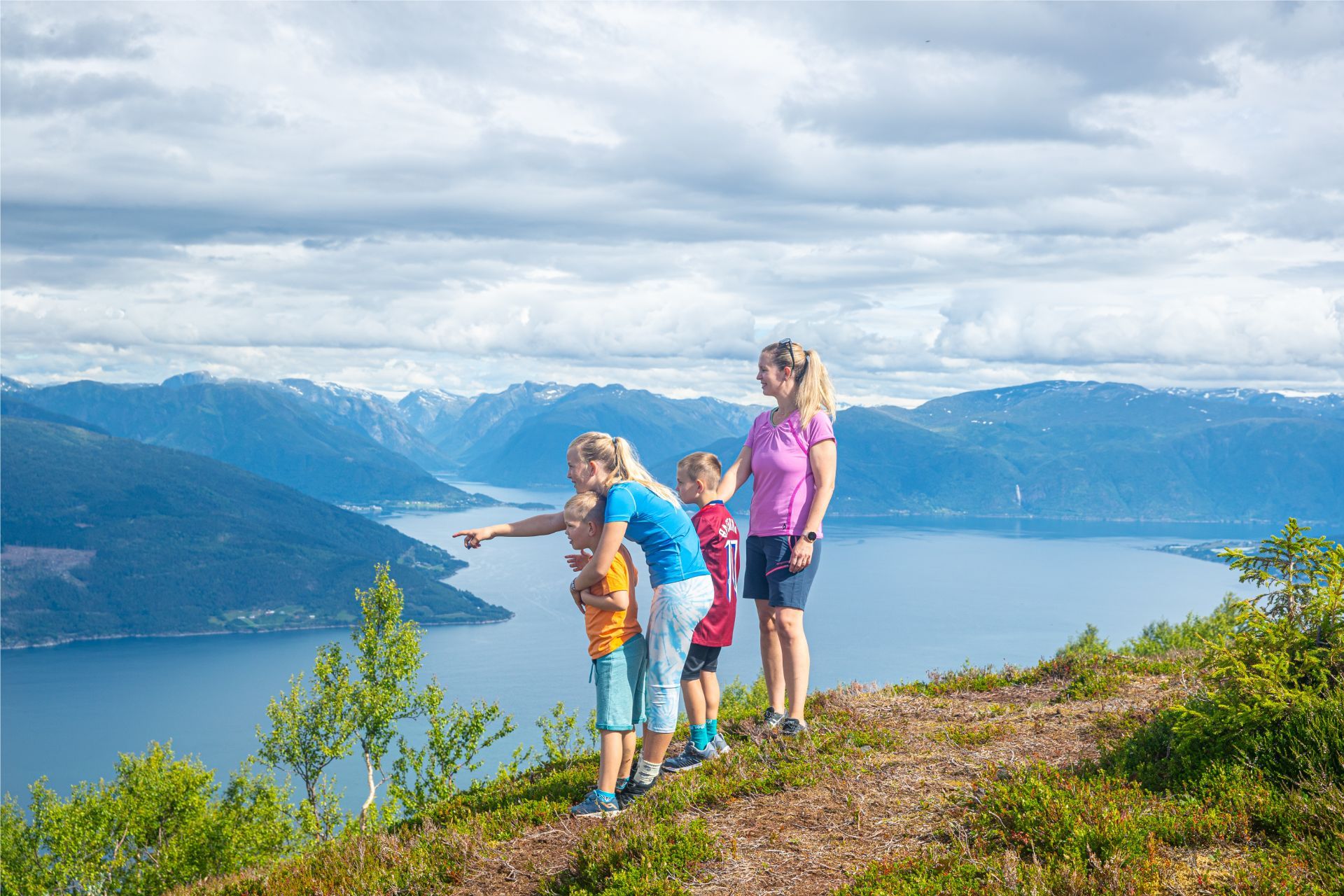 Hike to Synshovden, Vik