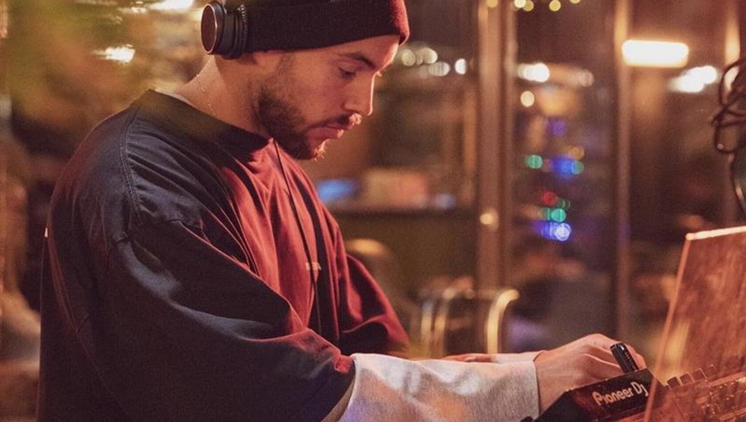 dj ved miksebordet