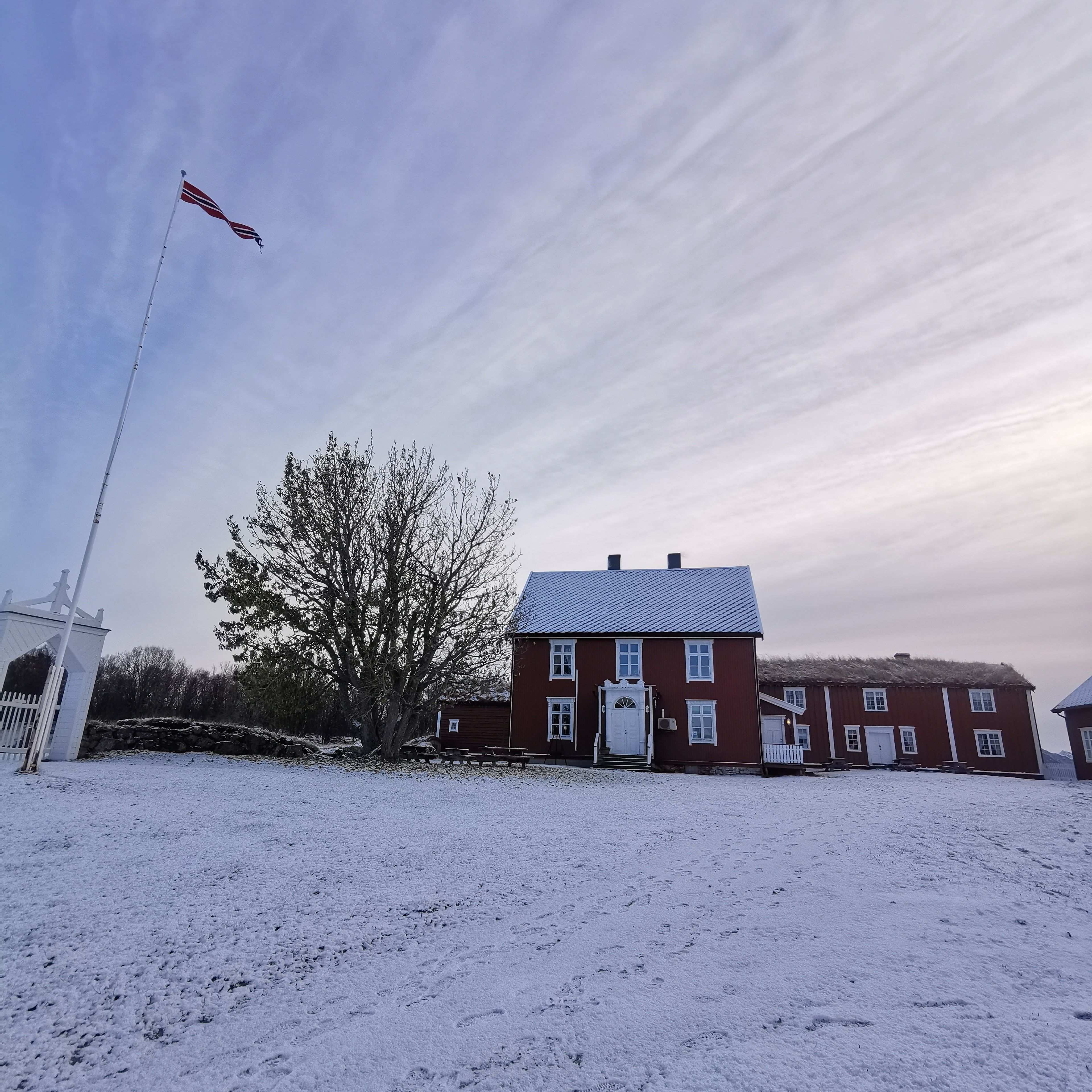 vinterbilde med tradisjonelle hus