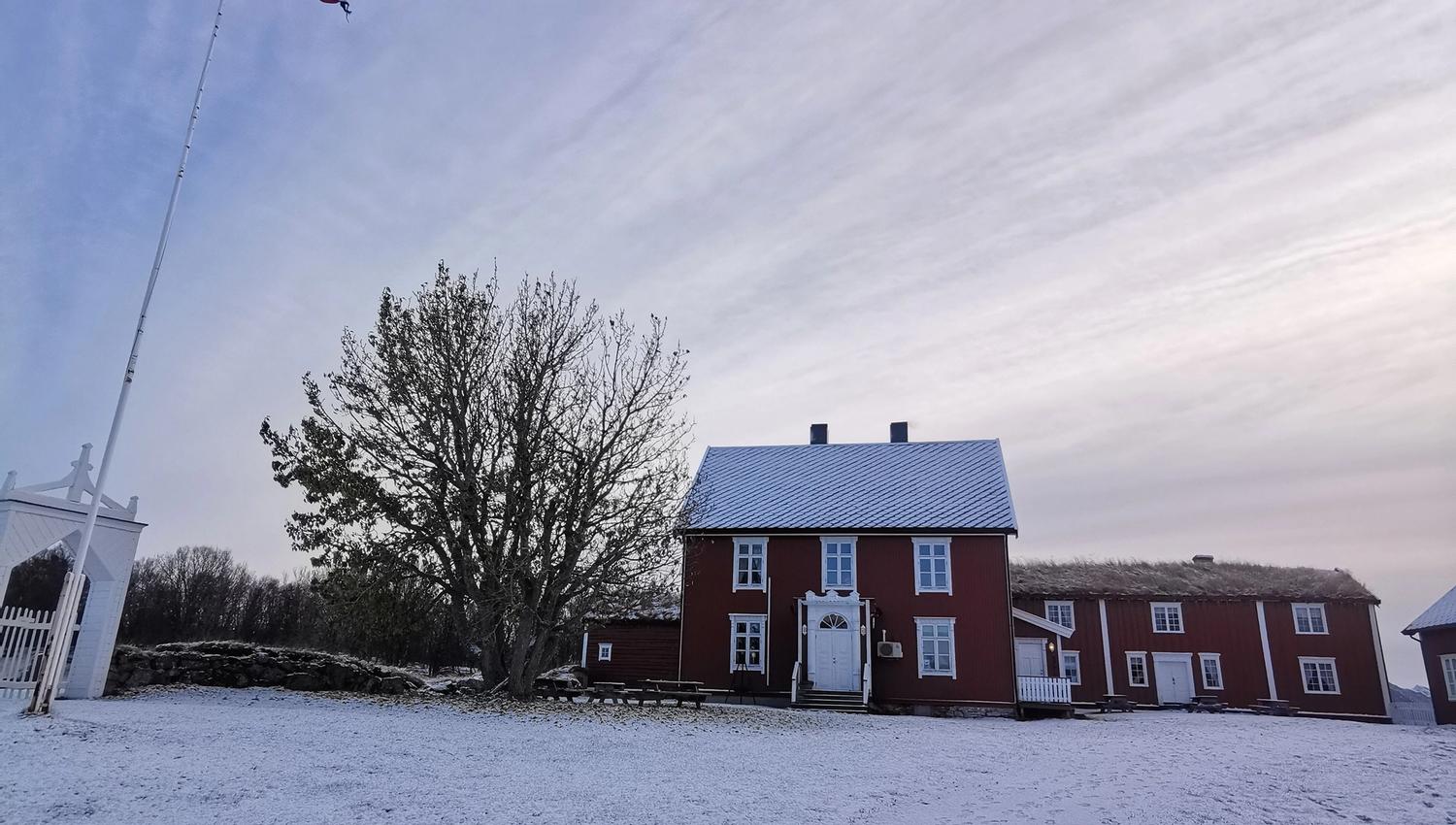 vinterbilde med tradisjonelle hus