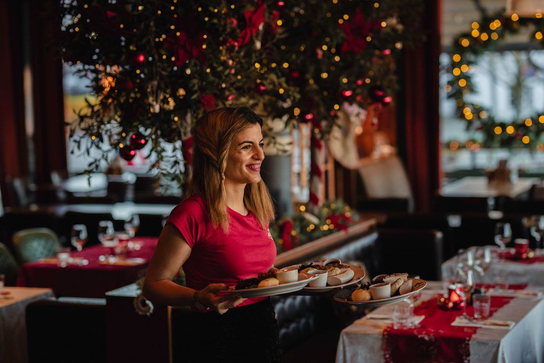 waiter at the Christmas house Jonas b Gundersen