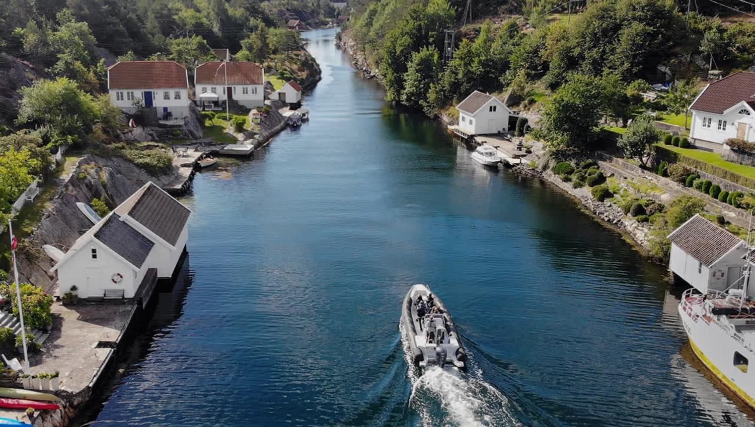 RIB driving through Skipper Street in Kristiansand