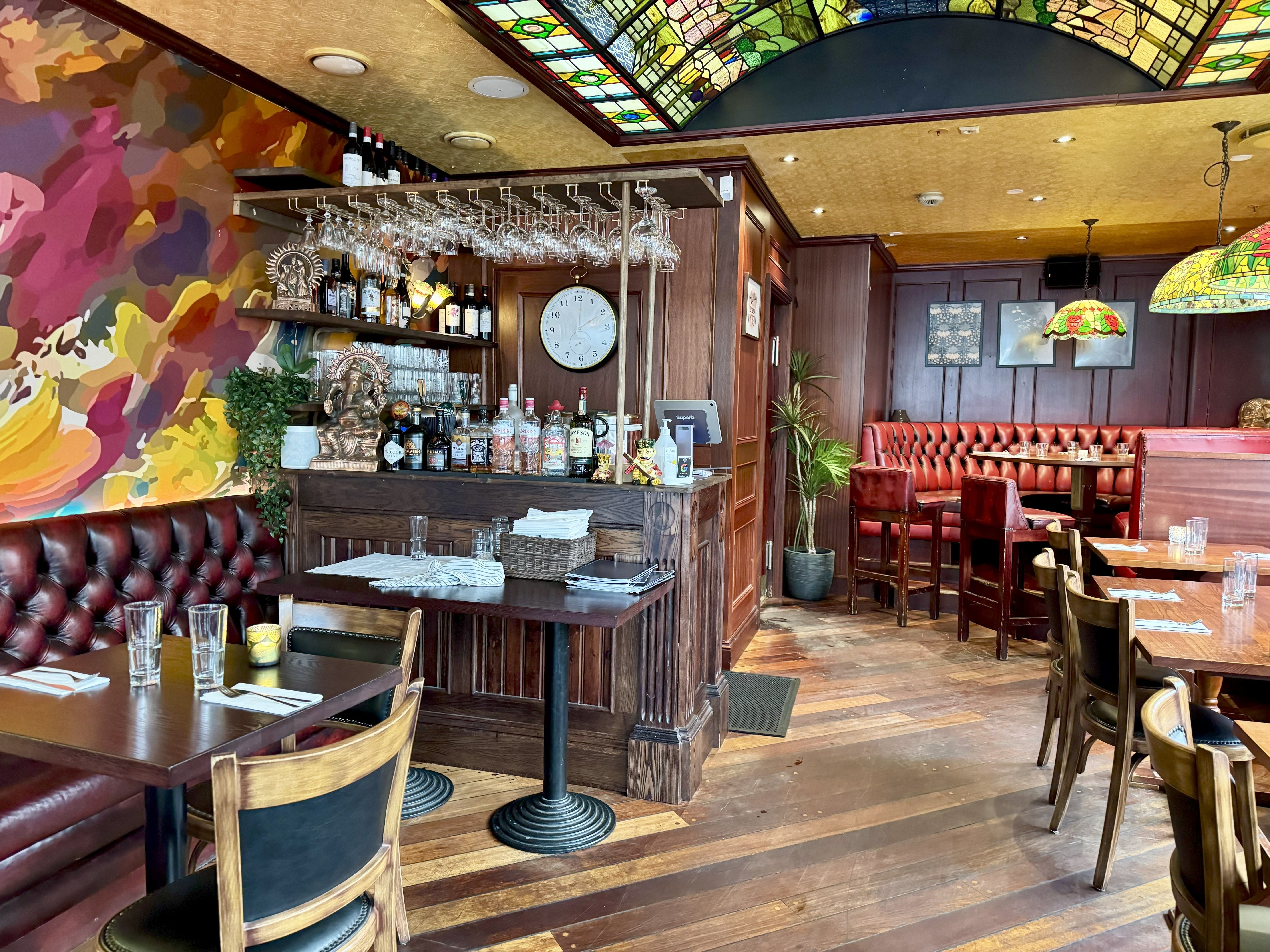 Leela India Restaurant og Bar