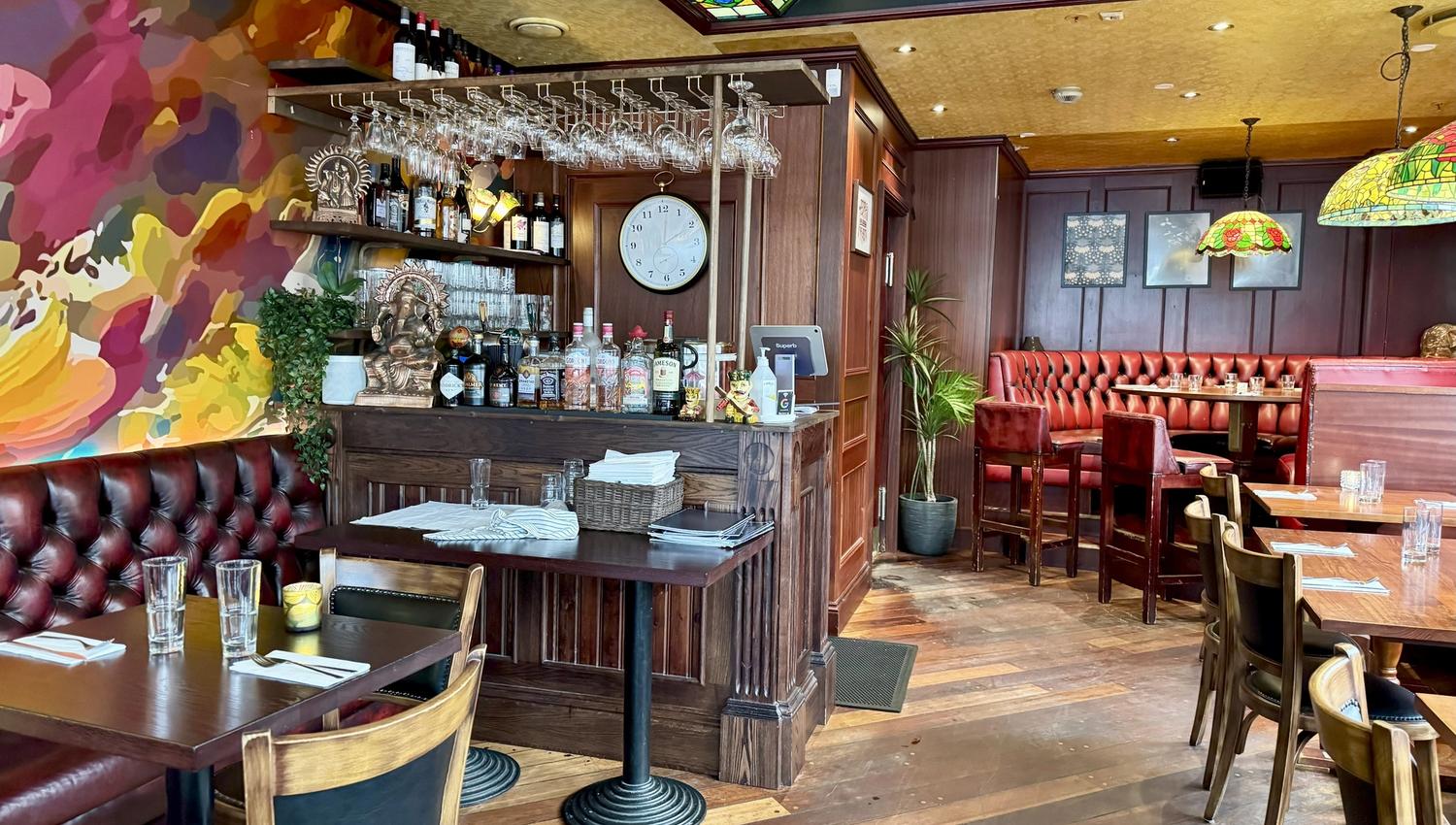 Leela India Restaurant og Bar