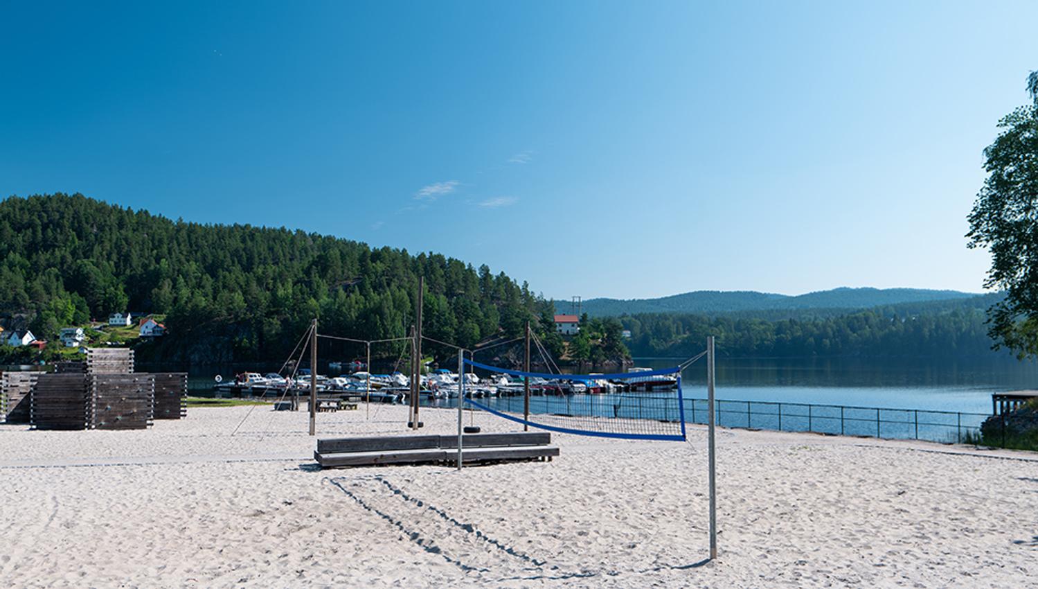 sand volleyball bane på Toke brygge i Drangedal