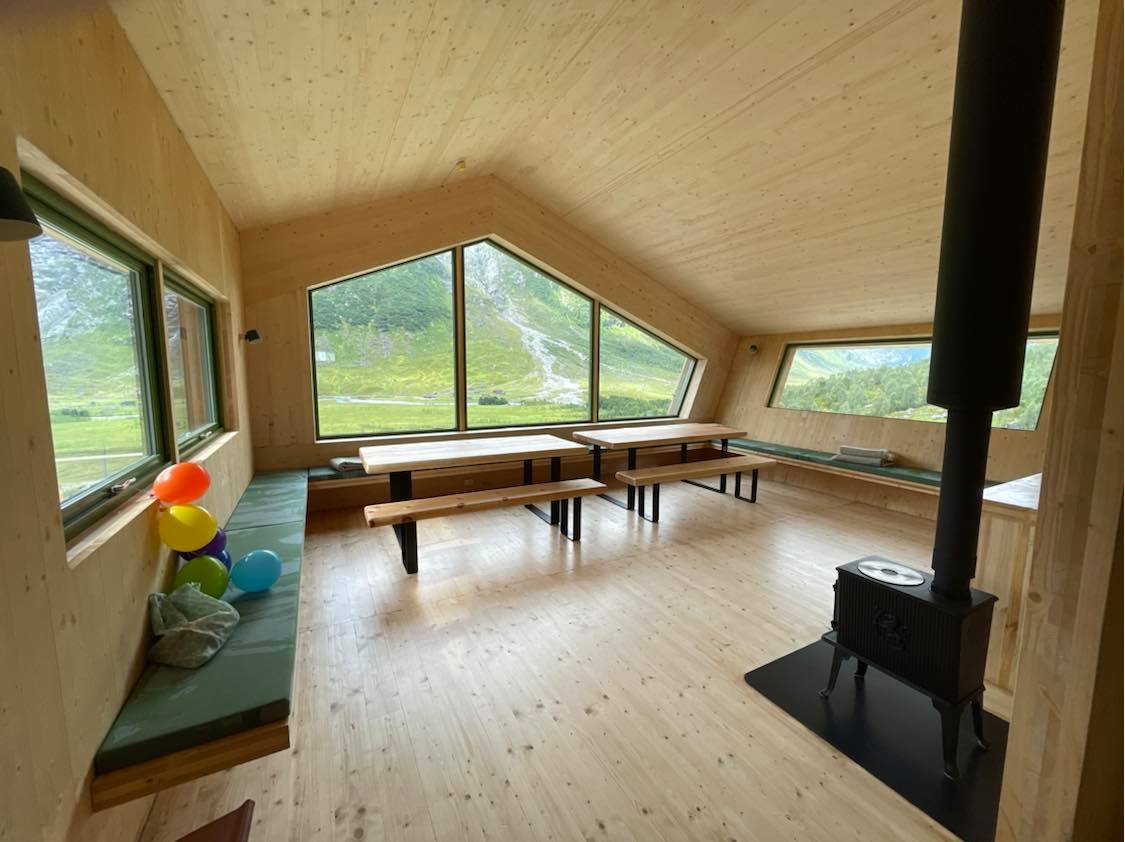 Tungestølen Turisthytte, Veitastrond