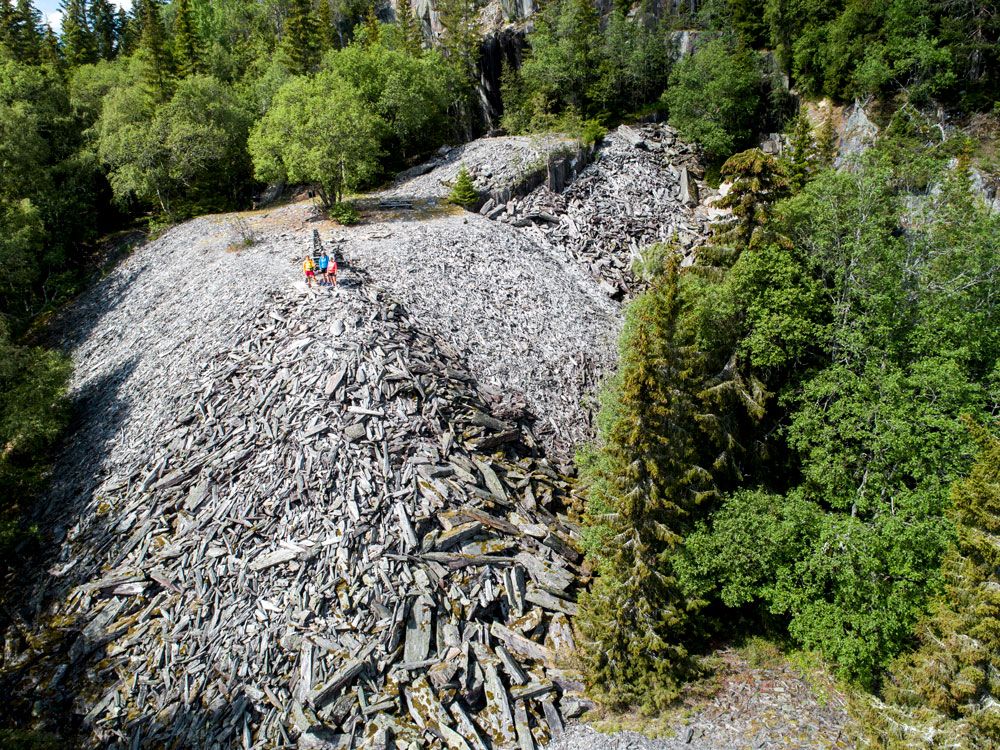 dronebilde av Brynesteinsbruddet på Dalen