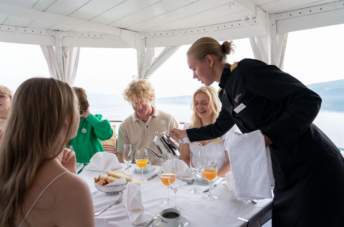 Serving en route at Skibladner 2