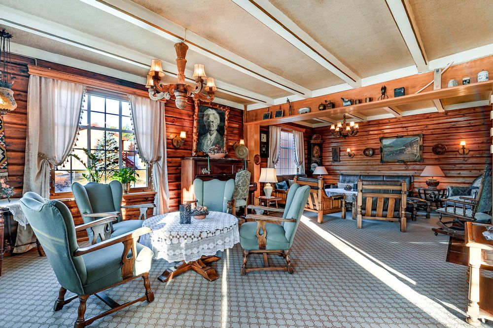 fireplace lounge and lounge at Straand Hotel