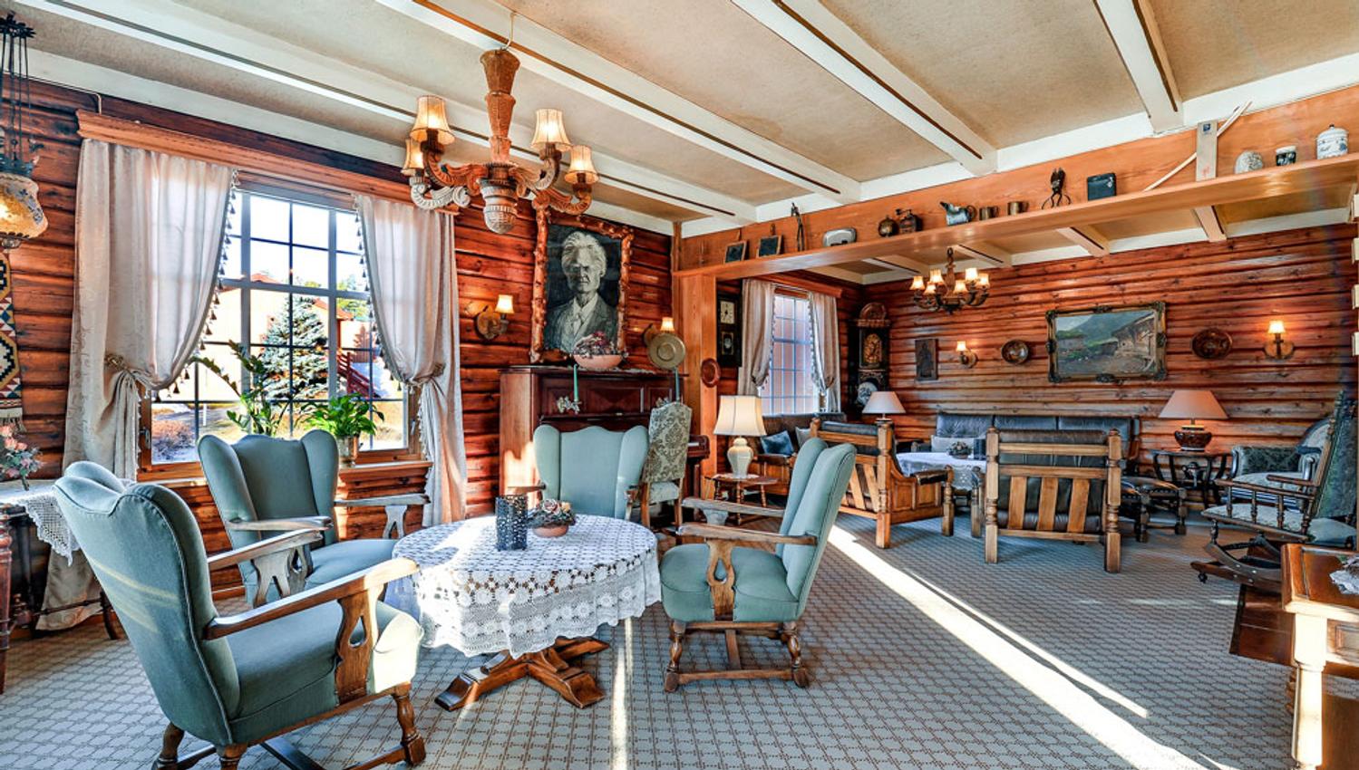 fireplace lounge and lounge at Straand Hotel