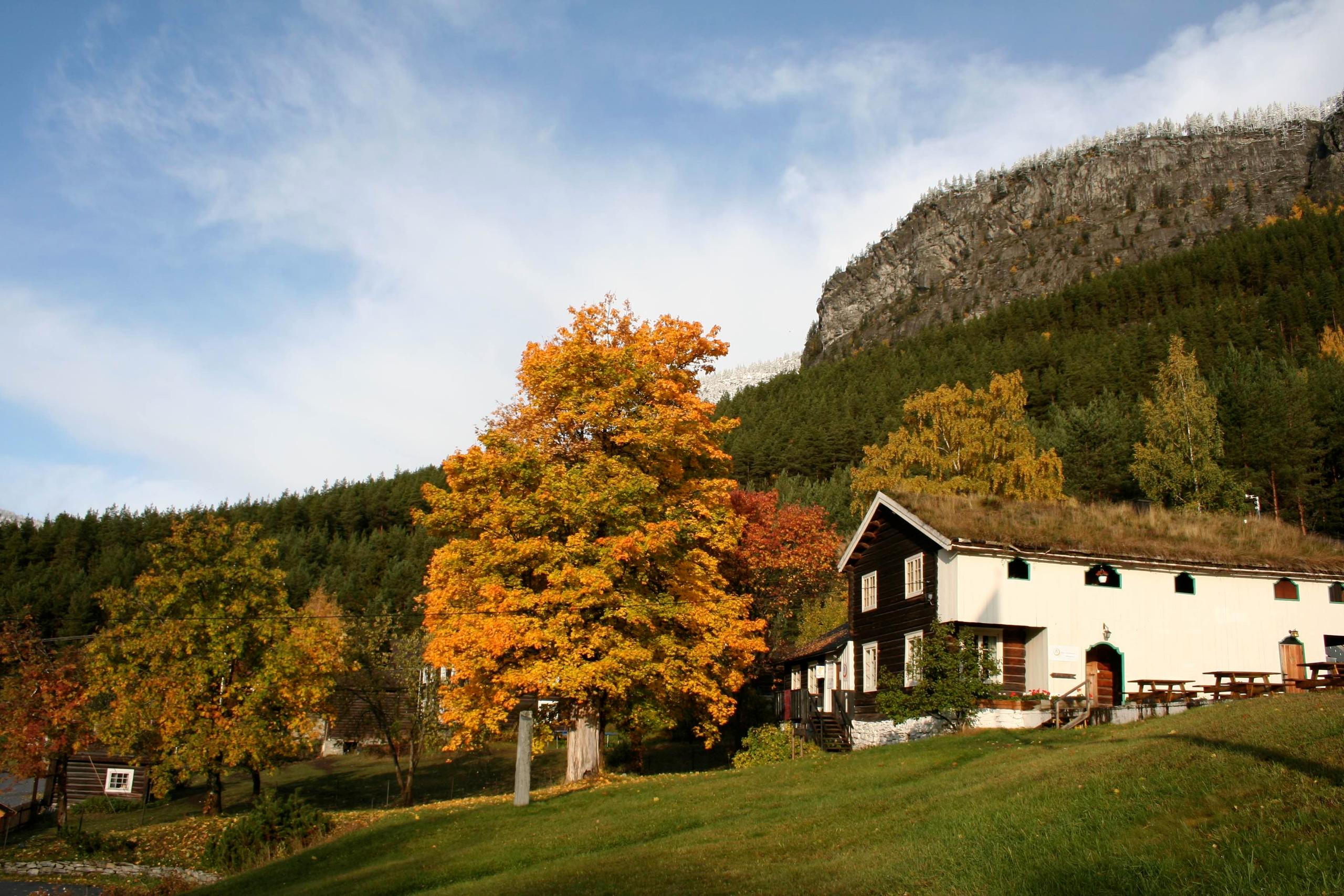 Sjoa Gjestehus & Vandrerhjem | Explore Sjoa